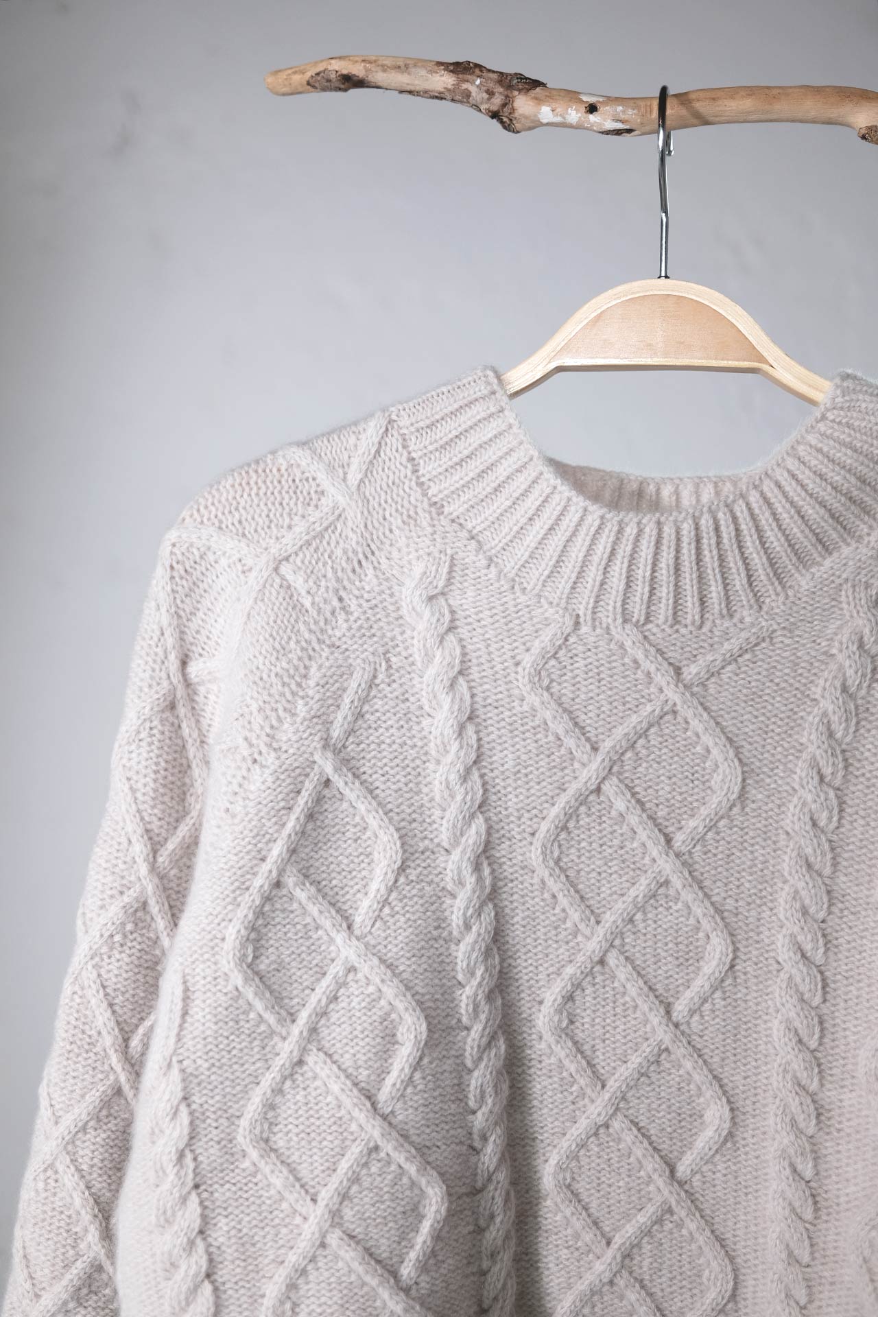 amon 1113001 Cashwool cable sweater