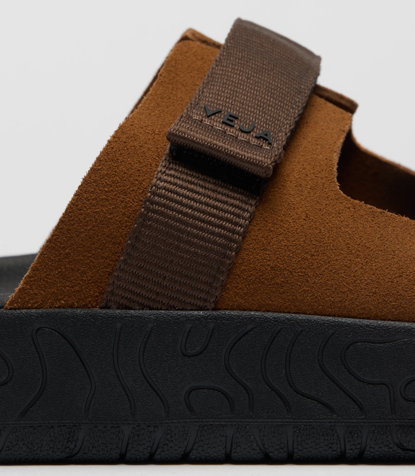 VEJA ARPOADOR SUEDE SOFT COGNAC_EAGLE_BLACK WOMEN