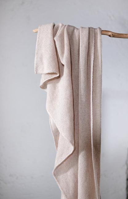 amon 1190208 triangle scarf