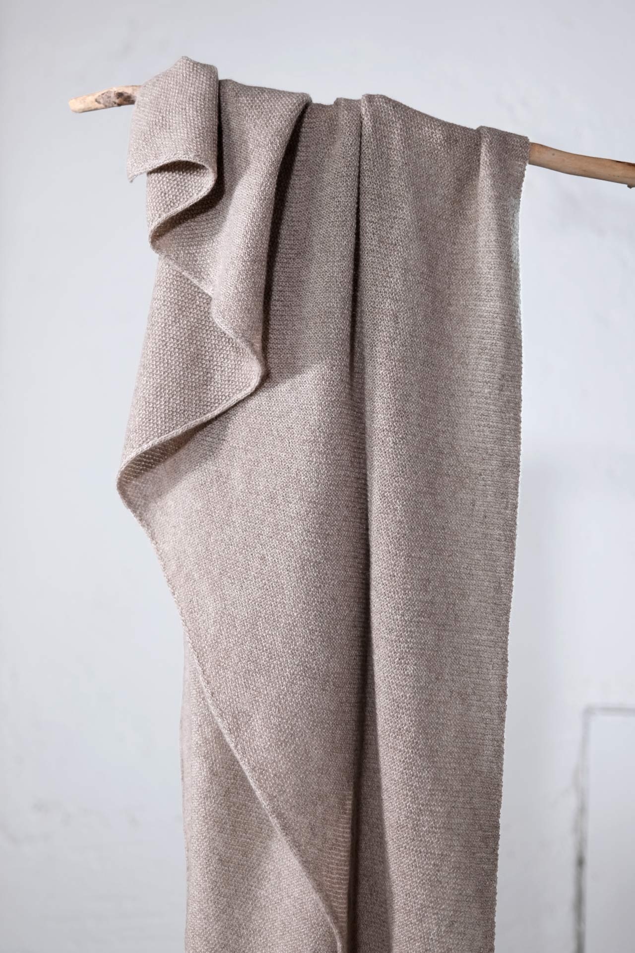 amon 1190208 triangle scarf