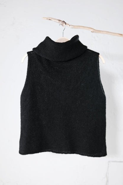 amon 1111510 fluffy sleeveless