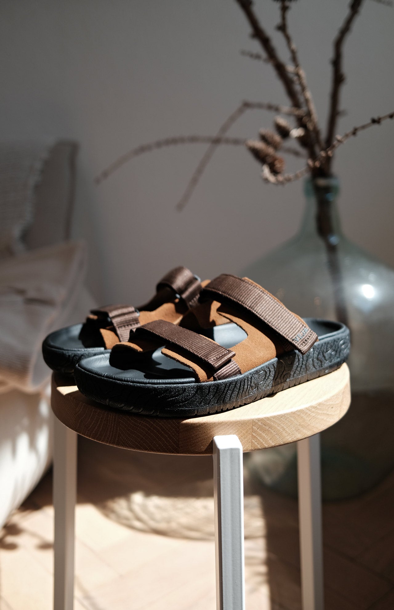 VEJA ARPOADOR SUEDE SOFT COGNAC_EAGLE_BLACK WOMEN