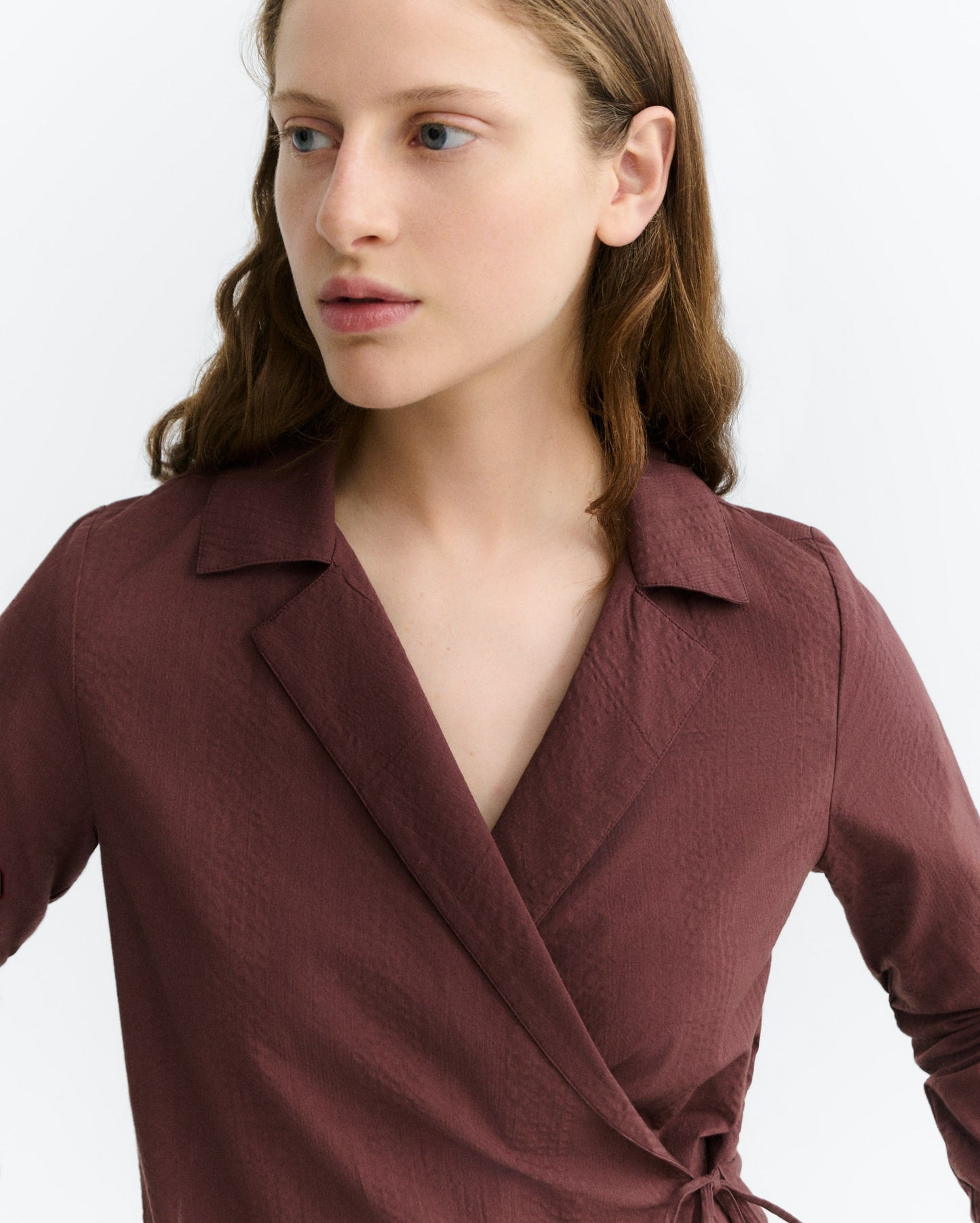 THINKING MU WOMAN DARK WINE SEERSUCKER LENIE BLOUSE
