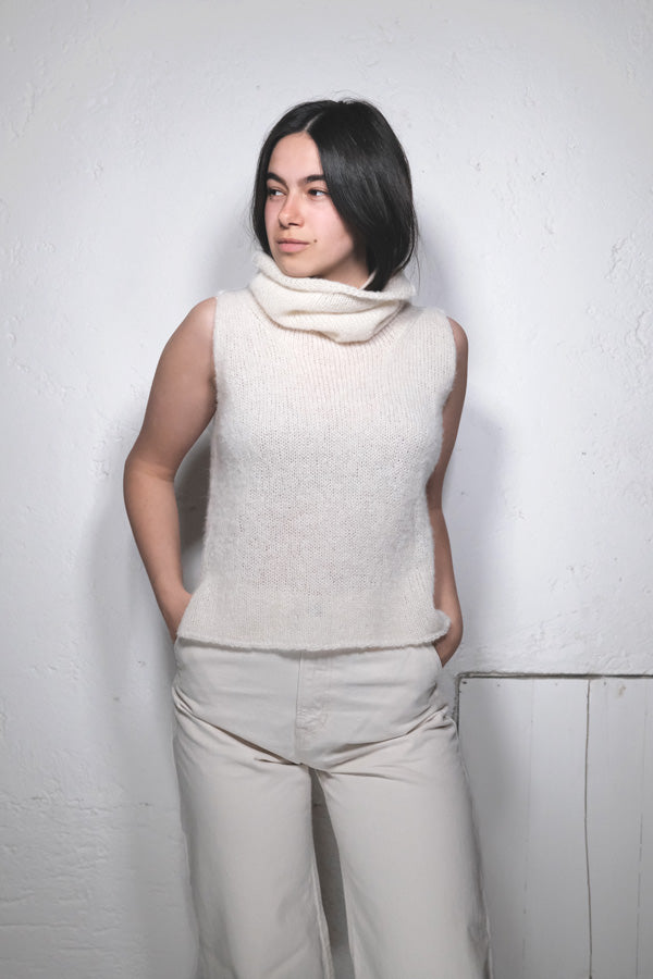 amon 1111510 fluffy sleeveless