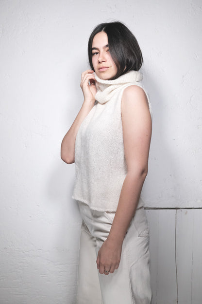 amon 1111510 fluffy sleeveless