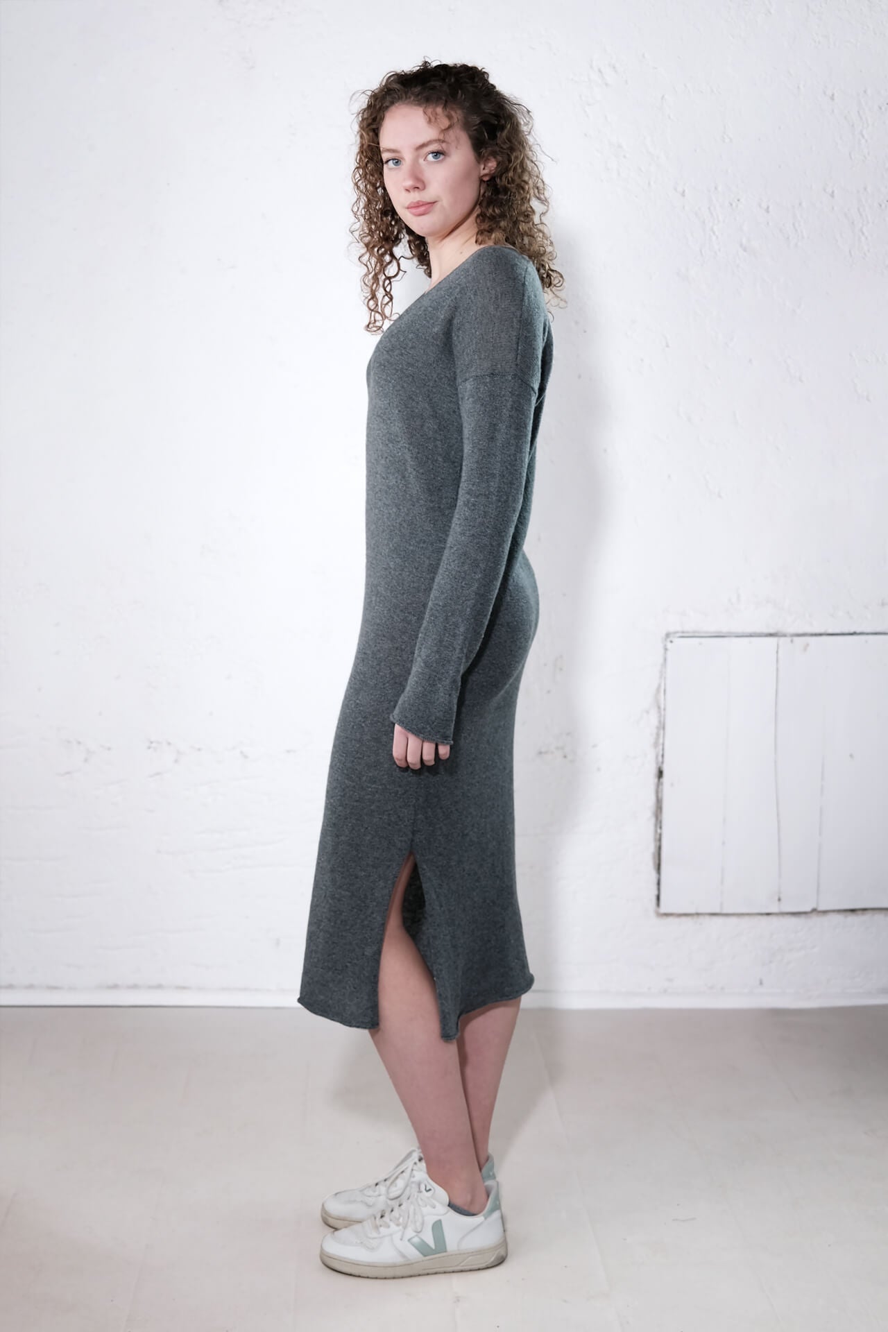 amon 1150200 deep neck dress