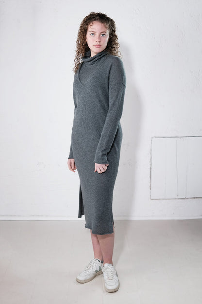 amon 1150200 deep neck dress